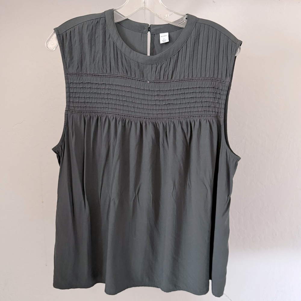 Bundle 3 for 50% off Old Navy Gray Sleeveless Rayon Top with Tucks